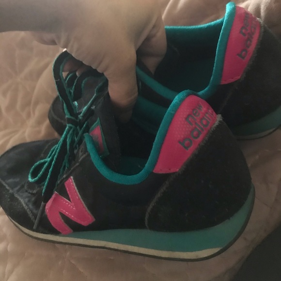 New Balance sneaks - Picture 2 of 6